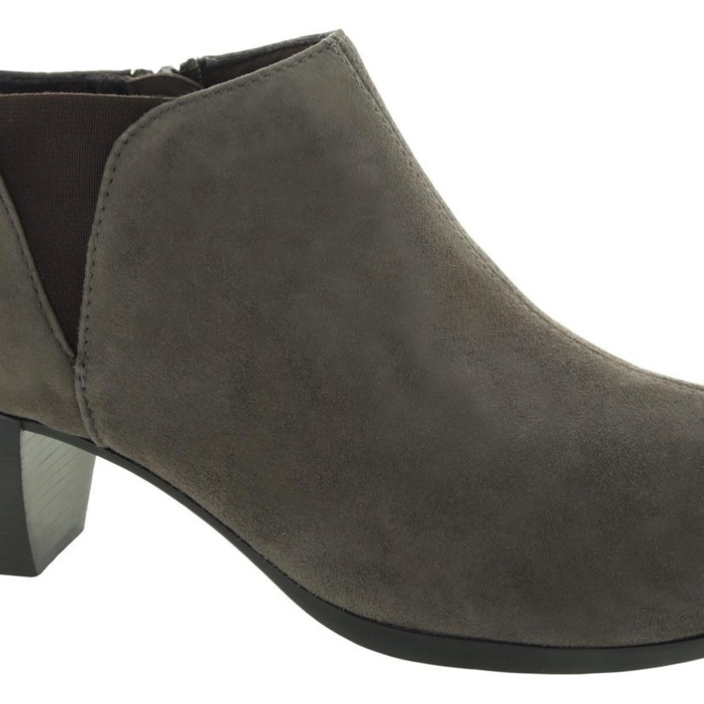 Munro Eve Suede Bootie for Sale, Size 9 N, Excellent condition.